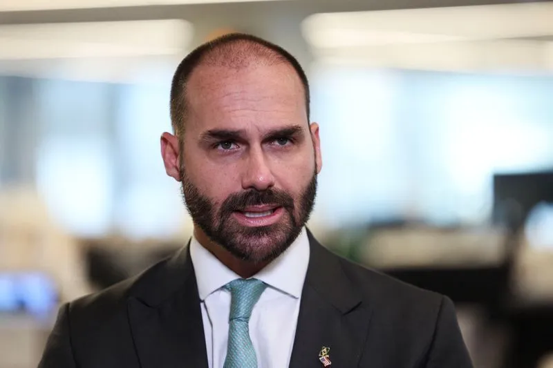 STF condena Eduardo a 4 anos e 2 meses de prisão por coação em processo