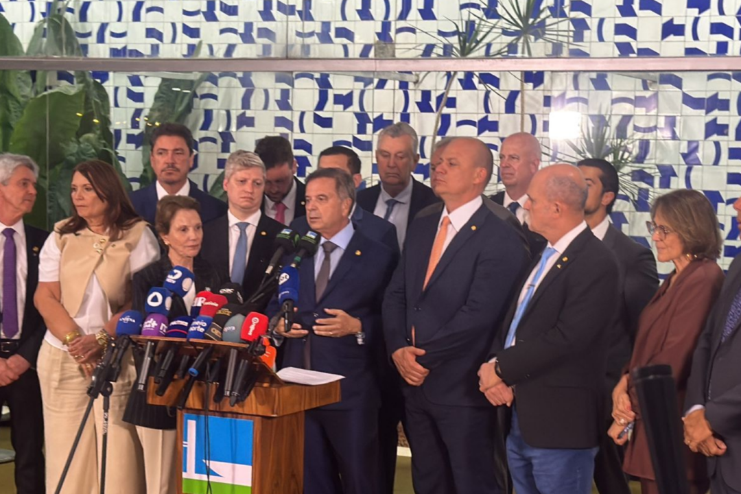 Oposição apresenta notícia-crime contra Alexandre de Moraes e pede prisão preventiva e afastamento