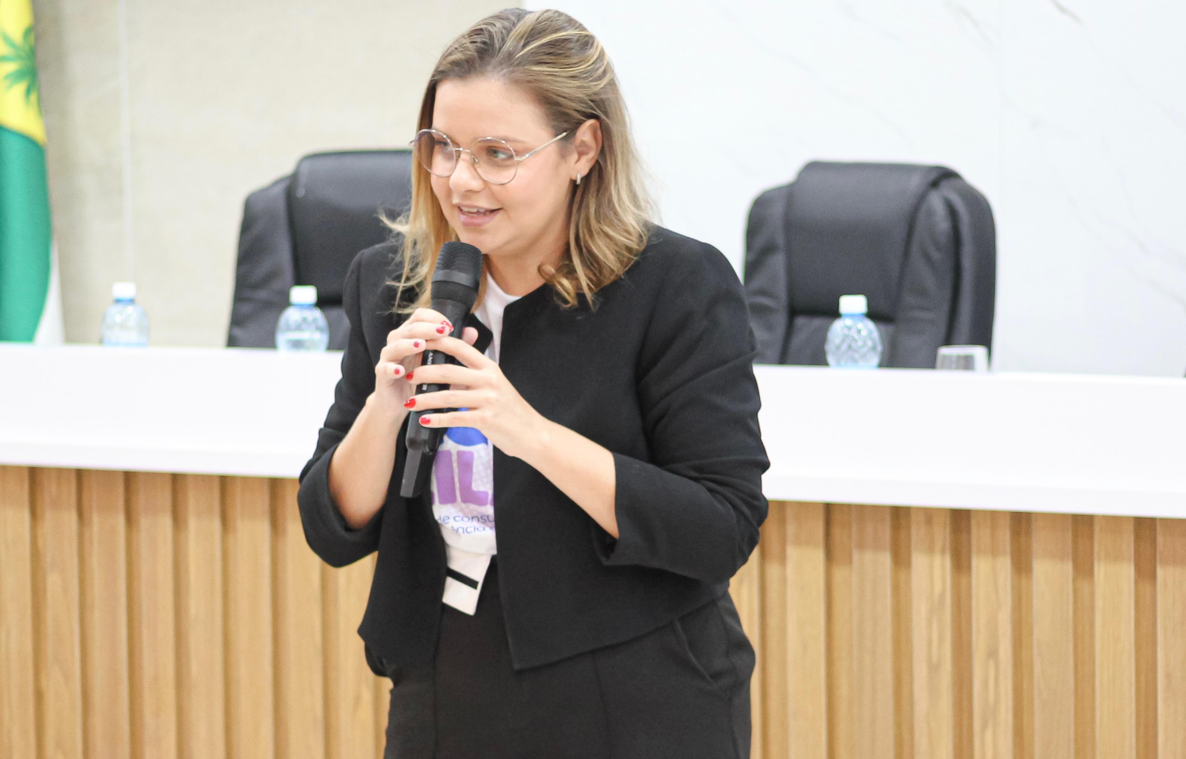 Imagem: PMAB - Clarissa Tavares ministrou a palestra da Audiência Pública